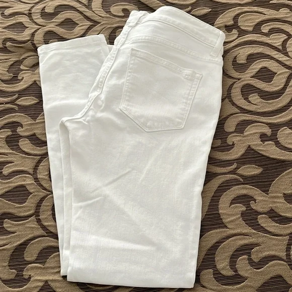 Vineyard vines white jeans! - Picture 4 of 8